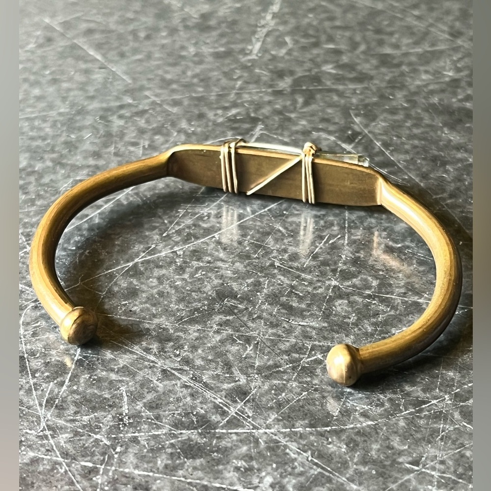Handmade brass raw quartz crystal bracelet - Picture 3 of 9